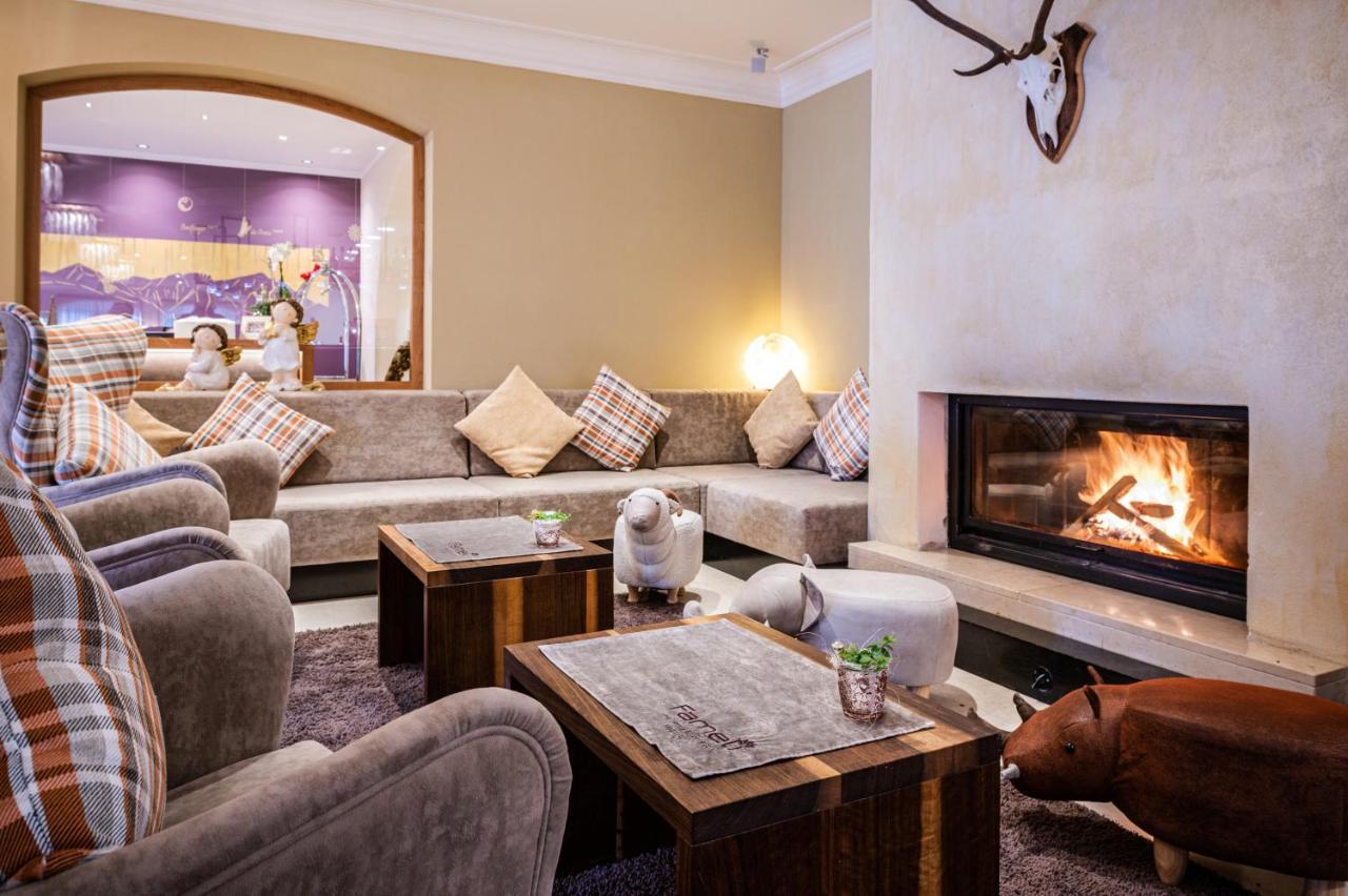Hotel Fameli Olang Екстериор снимка