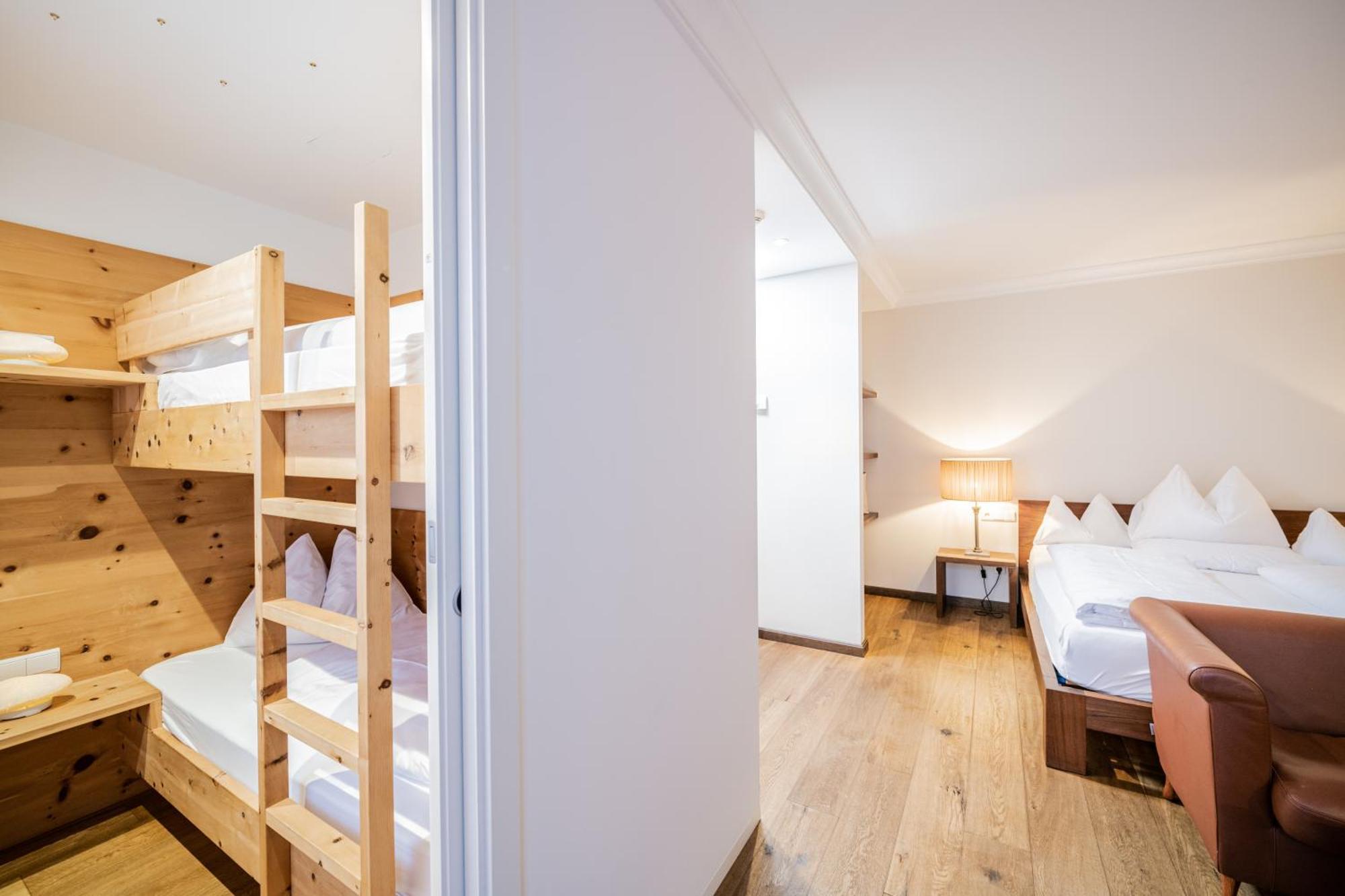 Hotel Fameli Olang Стая снимка