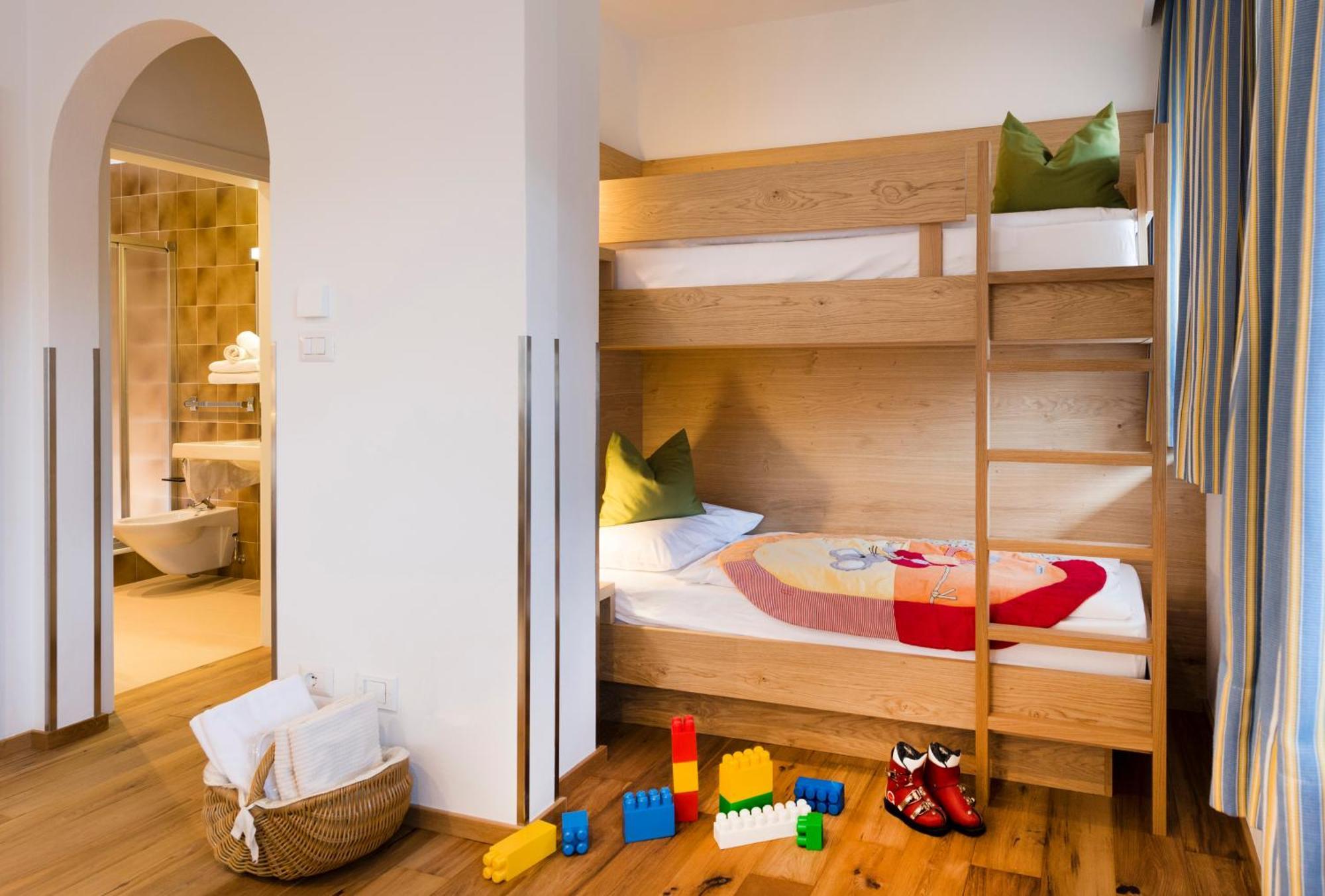 Hotel Fameli Olang Стая снимка
