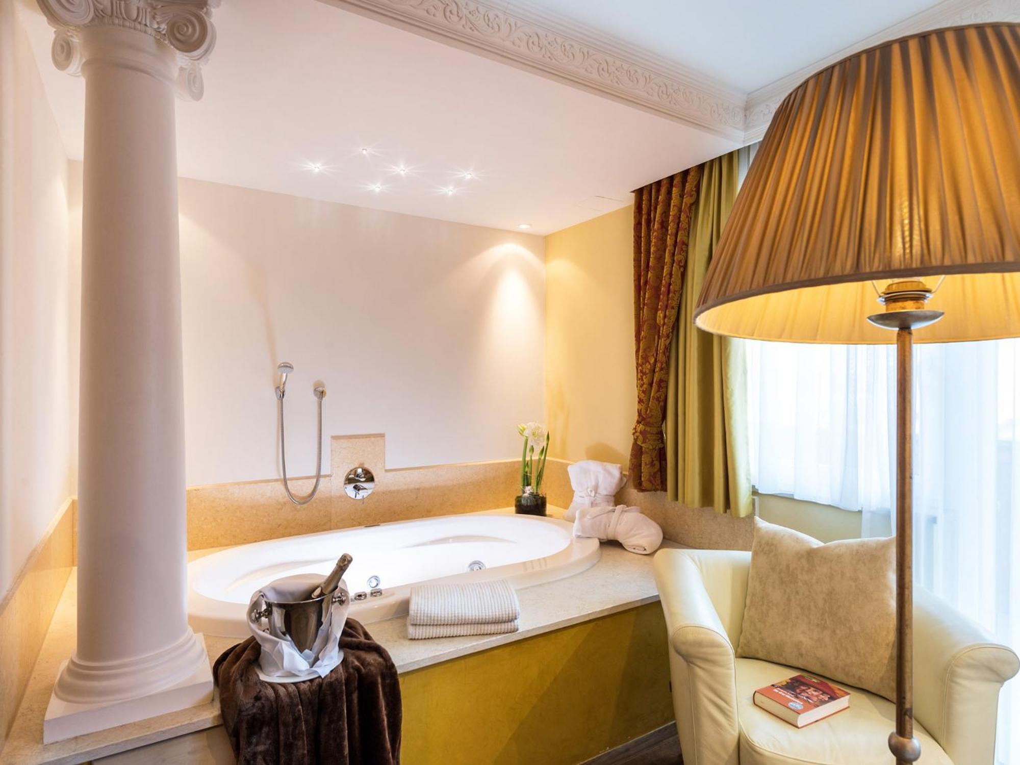Hotel Fameli Olang Стая снимка